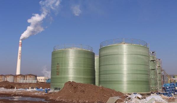 玻璃鋼立式罐施工現(xiàn)場